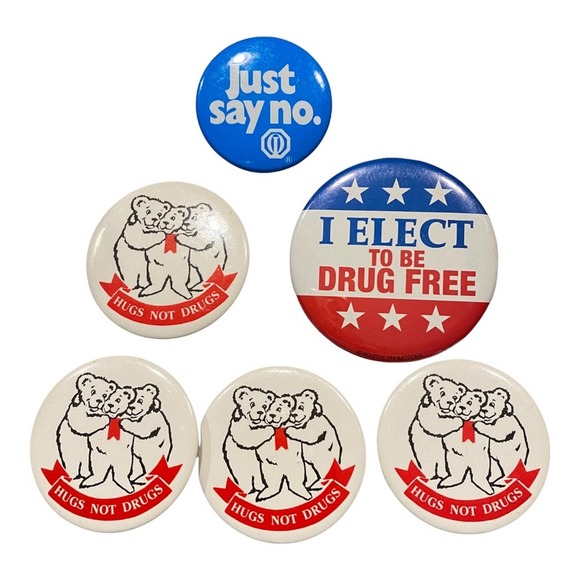 Vintage Anti-Drug Button Pins, Hugs Not Drugs - Picture 1 of 3